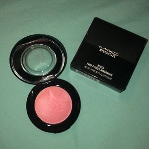 MAC BLUSH (NEW)